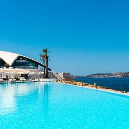 Modern & Spacious 2br Penthouse With Terrace - Close To Qawra * 圣保罗湾城