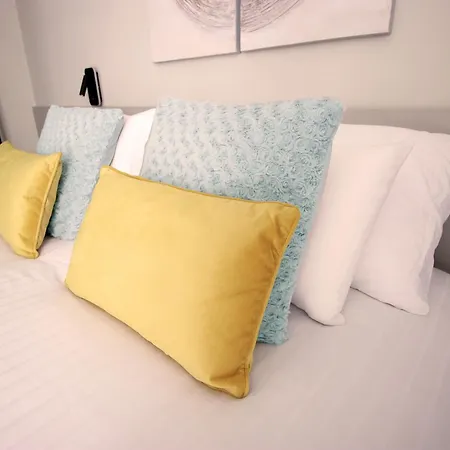 Modern & Spacious 2br Penthouse With Terrace - Close To Qawra *